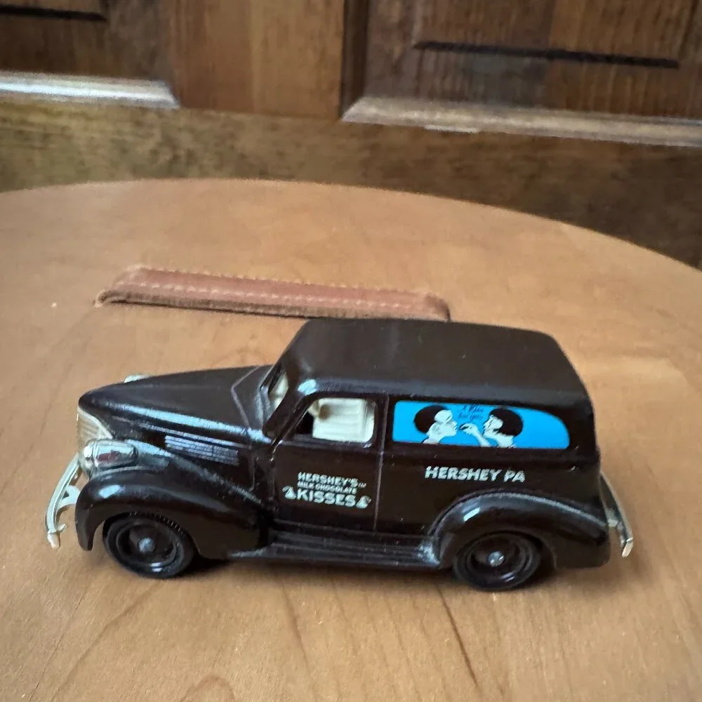 Lledo Days Gone Diecast Vehicles - Hershey's Kiss Kids Car
